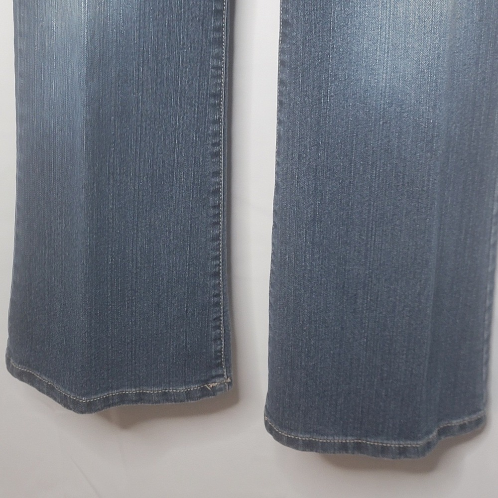 Bandolino Classic Blue Denim Jeans With Embelished Back Pockets - Picture 6 of 14